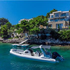 4 Bedroom Villa with Pool, Sumartin, sleeps 8